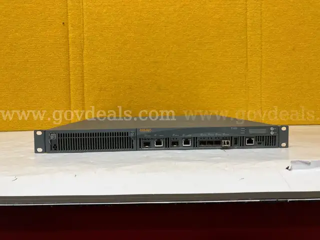 (1)Aruba Networks Rack-Mount Network Controller