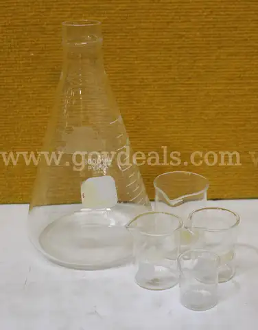 (5) Assortment of PYREX Glass Beakers & Flask