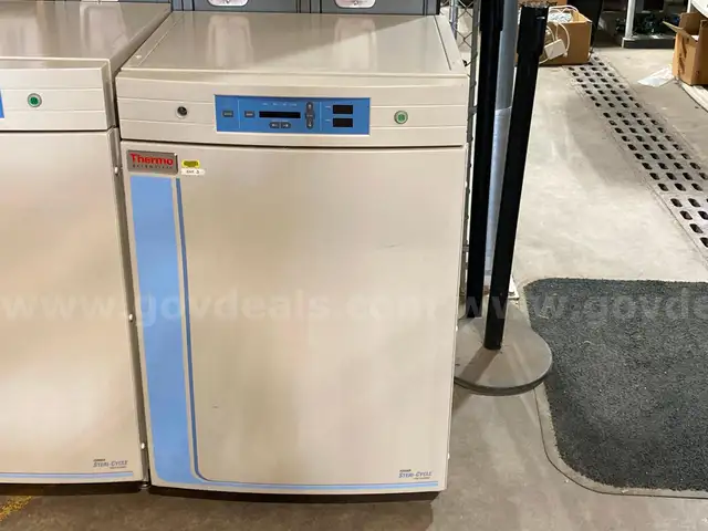 (1) Thermo Scientific laboratory incubator