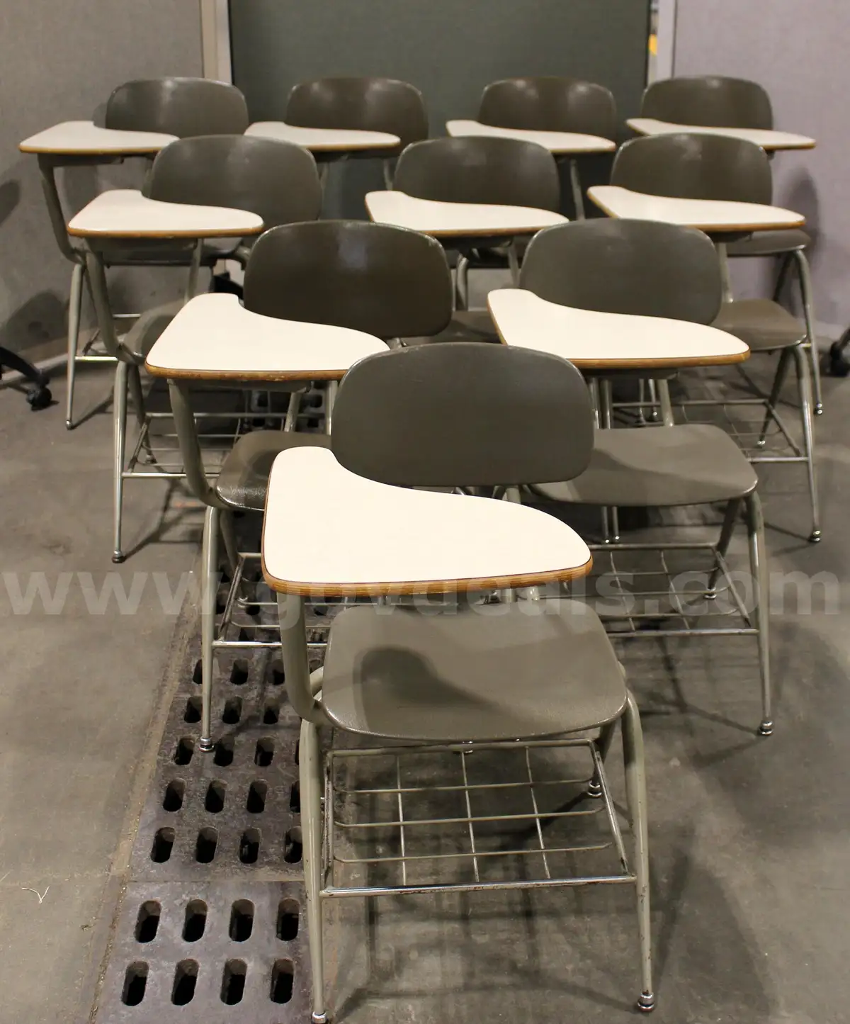 (10) Righthanded School Desks GovDeals
