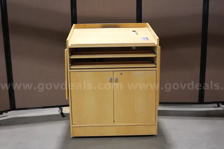 (1) Rolling Wooden Podium