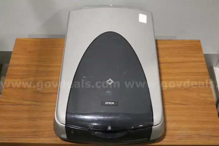 (1) Epson Perfection 3200 Photo Scanner