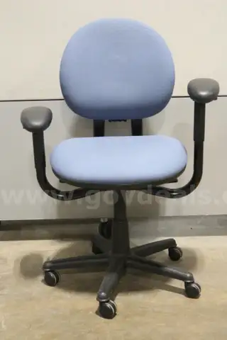 (1) Steelcase Adjustable Office Task Chair &#x2013; Blue Fabric, Armrests, Wheels