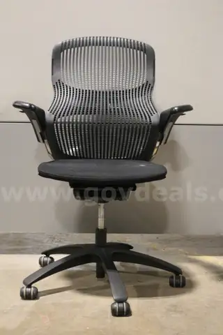 (1) Knoll Office Chair &#x2013; Mesh Back, Black, Adjustable Arms