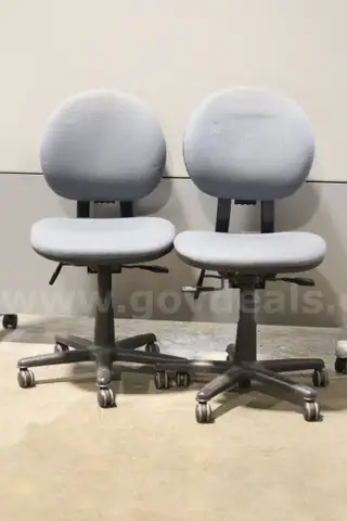 (2) Steelcase Office Chairs &#x2013; Rolling base with adjustable height and back