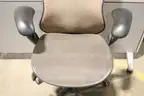 (1) Herman Miller Mirra Ergonomic Mesh Office Chair