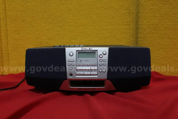 (1) Sony CDF - S38 CD Radio Cassette Corder