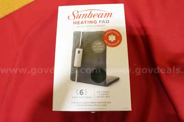 (1) Sunbeam Heating Pad with XPress Heat - Green