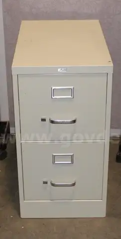 (1) Realspace 2-drawer filing cabinet