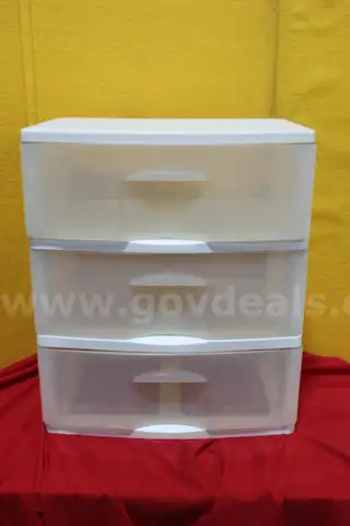 (1) 3 Drawer Plastic Storage