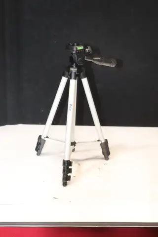 (1) Vivitar Adjustable Tripod