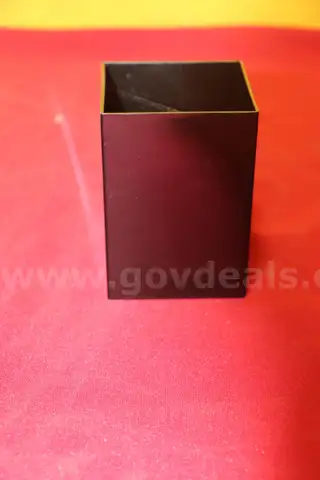 (1) Pen Holder