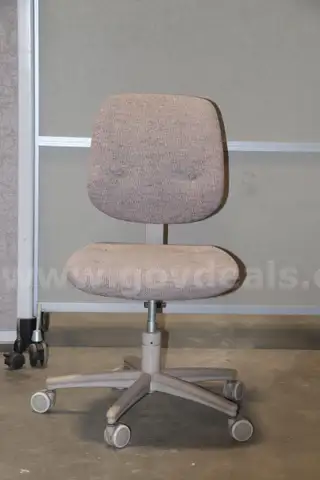 (1) Steelcase Task Chair
