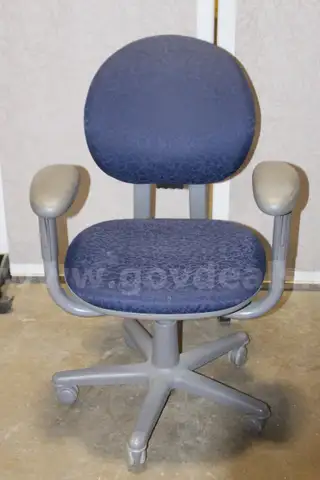 (1) Steelcase Task Chair