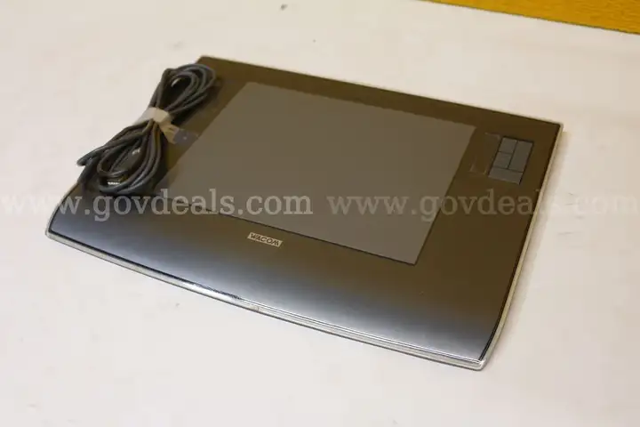 (1) Wacom Intuos 3 Graphics Tablet