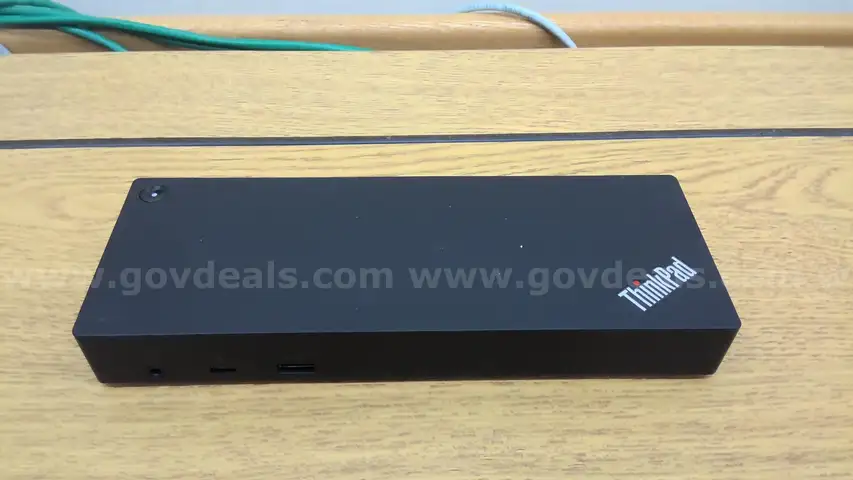 Lot of 42 ThinkPad Thunderbolt 3 Dock Type 40AC- [IU-NW]