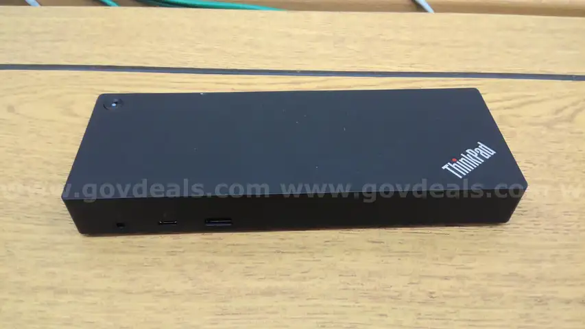 Lot of 42 ThinkPad Thunderbolt 3 Dock Type 40AC - [IU-NW]