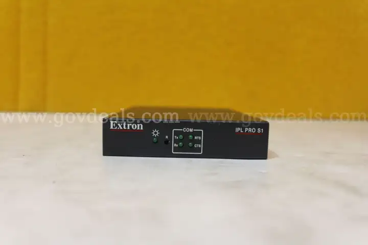 (1) Extron IPL Pro S1