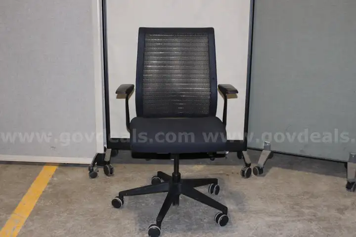 (1) Steelcase Think Office Chair