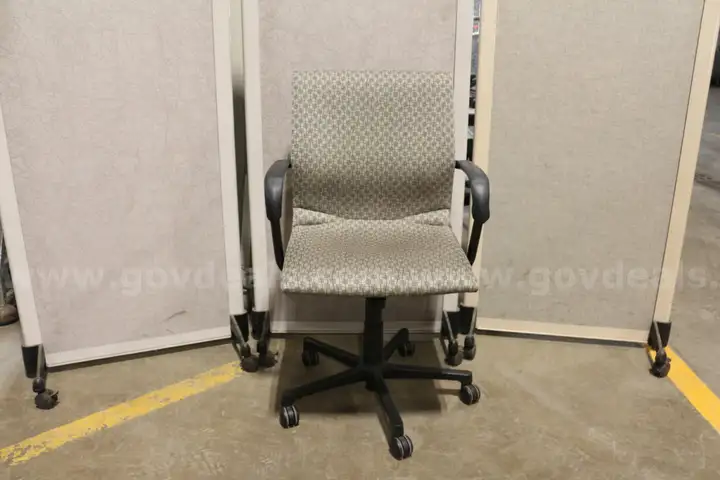 (1) Steelcase Office Chair
