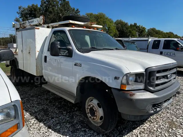 2004 Ford F-450 SD - Service Body With Crane