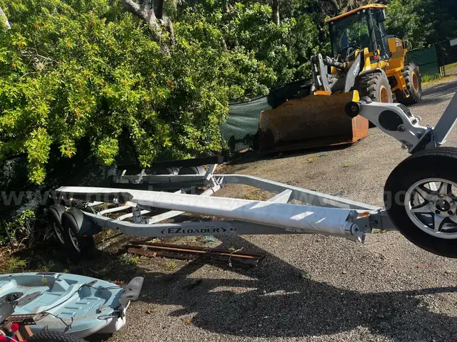 2001 EZ Loader boat trailer