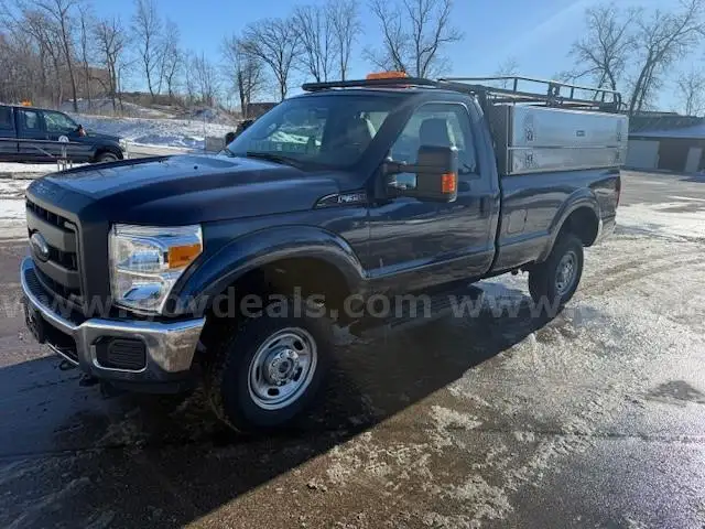 2015 Ford F-350 SD 4WED, w/ BOSS SNow Plow
