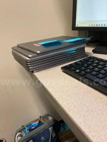 iPads, Apple, A1474 model (9 each), Operable