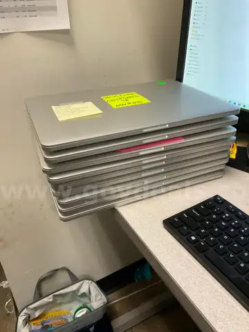 Computers, Apple Macbook (9 total)