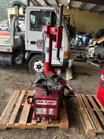 Coats tire changer