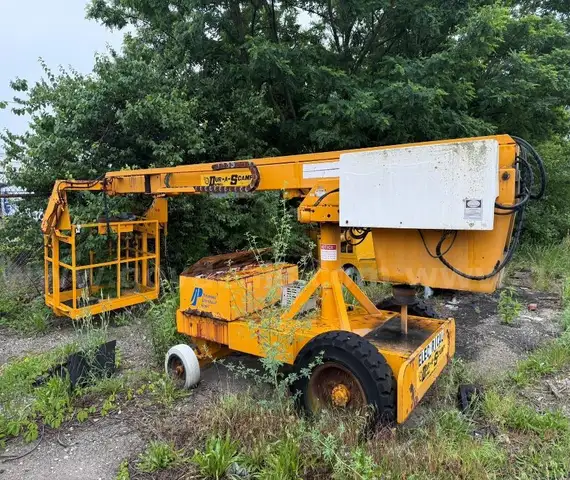 Dur-A-Scamp Electric Man Lift (2)