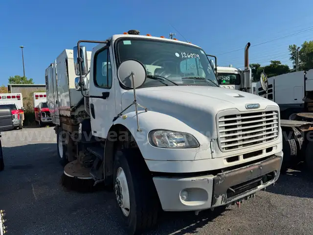 2012 Freightliner M2 STREET SWEEPER / 126079 - LOT37 - NR
