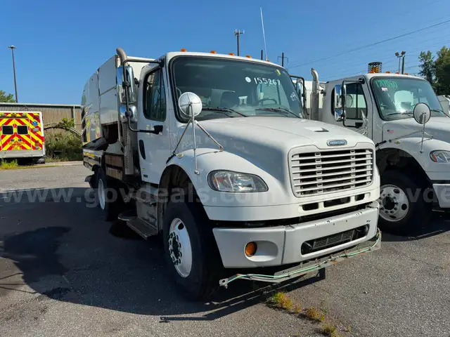 2015 Freightliner M2 STREET SWEEPER / 155267 - LOT39 - R