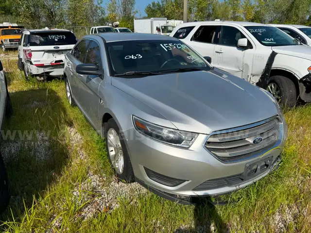2015 Ford Taurus FWD SEDAN / 155274 - LOT63 - R