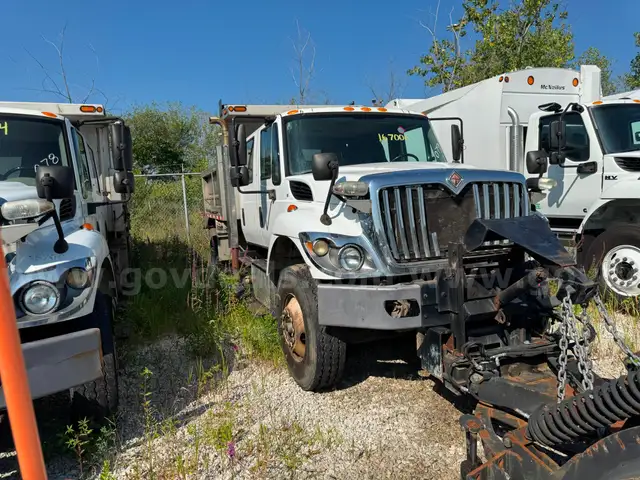 2016 International 7400 7YD CREW CAB DUMP TRUCK / 167006 - LOT79 - R