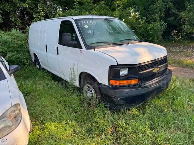 2017 Chevrolet Express 3500 Cargo Van / 175499 - LOT10 - R