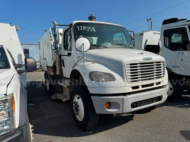2017 Freightliner M2 Street Sweeper / 177058 - LOT40 - R