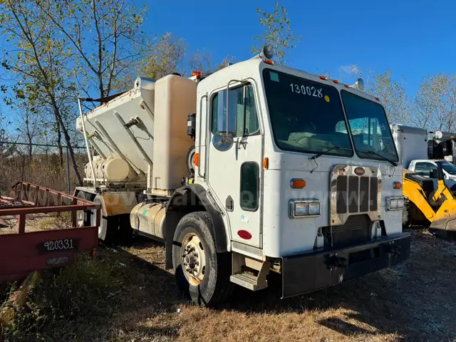 2013 Peterbilt 320 Concrete Mixer LOT358-130028-R