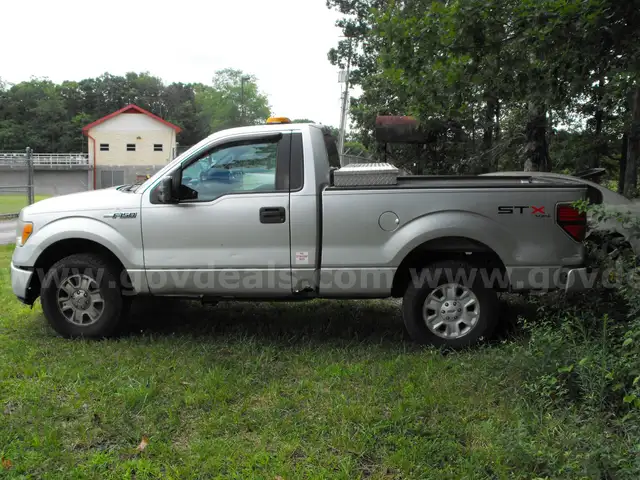 2011 Ford F-150 STX 4X4
