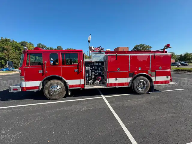 1995 Pierce Firetruck with 35 ft. extension ladder