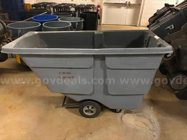 (8) Rubbermaid Tilt Trucks
