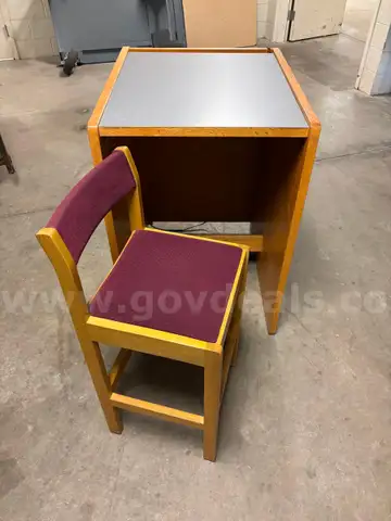 (1) Study Carrel with Chair
