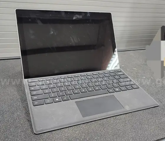 Microsoft Tablet Surface PRO 6 - With power cord (Will not ship)