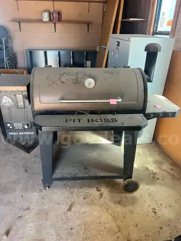 Pit Boss Pro Series Wood Pellet Grill (USED)