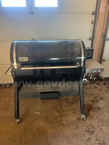 Weber SmokeFire EX 6 Wood Fired Pellet Grill (GEN 1) USED