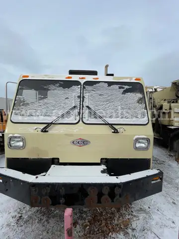 2010 Crane Carrier Co. Low Entry