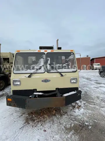 2009 Crane Carrier Co. Low Entry