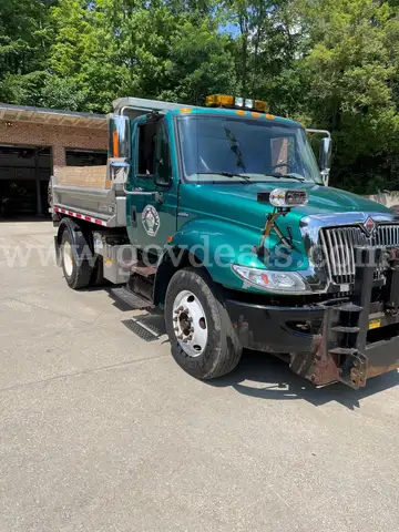 2009 International 4400 Dump Truck w/ Plow & Salt Spreader  SEE VIDEO!!!
