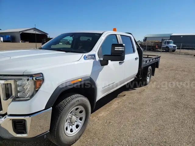 2020 GMC Sierra 3500HD 4WD CREW CAB Flat Deck 4-DR, 6.6L V8 OHV 16