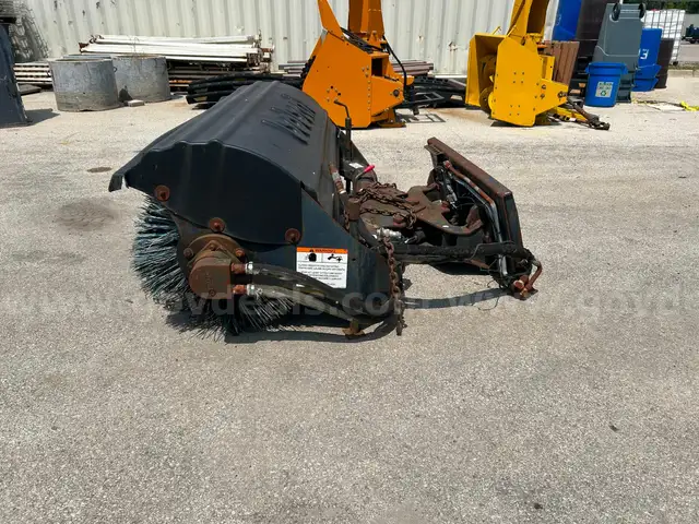 Skid-Steer Angle Broom 68&#x27;&#x27;
